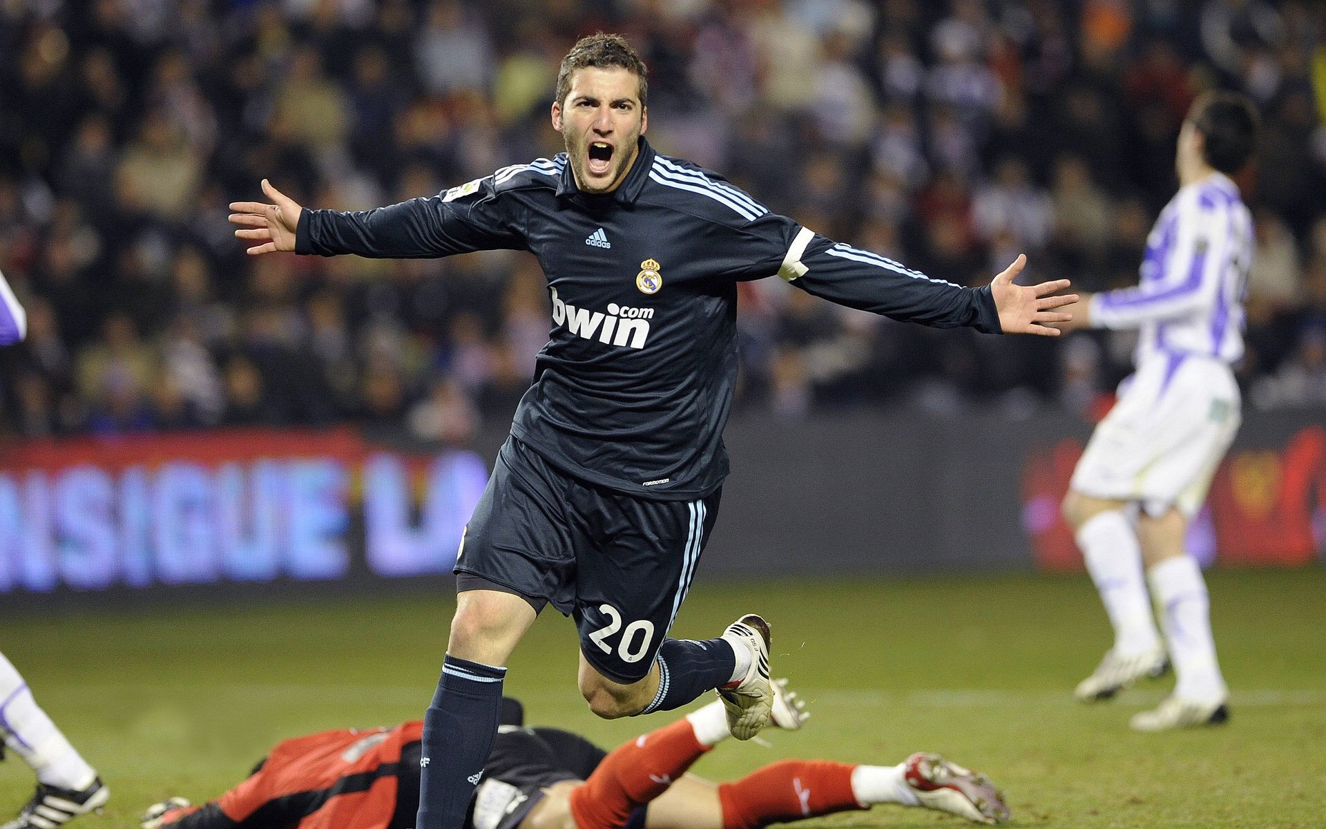 九游娱乐app下载-拜仁慕尼黑强势领跑德甲，争冠形势已定